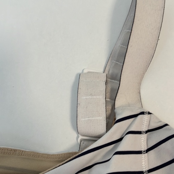 Striped Lululemon adjustable sports  bra size 6 - Picture 7 of 10